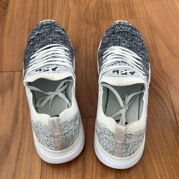 APL men’s running shoe - Picture 3 of 4